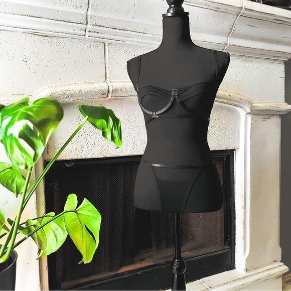 Teaser Open Cup Lingerie Set - Picture 5 of 6